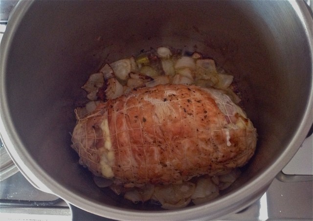 Salteando la carne y cebolla