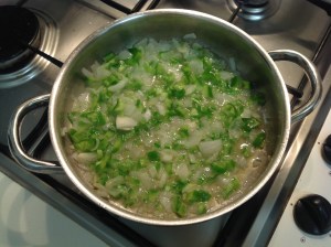 Pochando el pimiento y cebolla