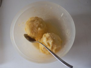 Bolas de queso y huevo