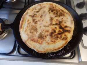 Jasapuri terminándose de cocer en la sartén