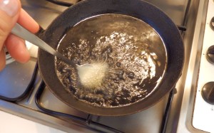 Hundiendo la cucharita 