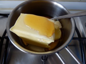 Derretiendo mantequilla y miel