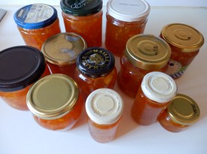 Tarros de mermelada de naranjas amargas