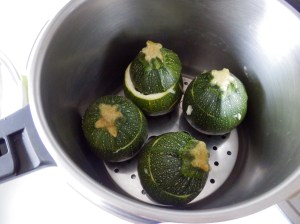 Cocinando al vapor los calabacines