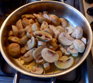 Salteando champiñones