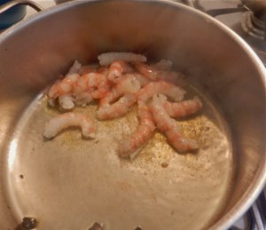 Salteando las colas de las gambas
