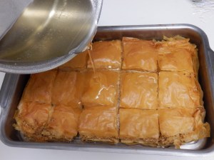 Añadiendo el almíbar