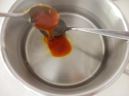 Añadir la pasta de mango