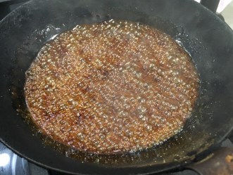 Haciendo el caramelo líquido