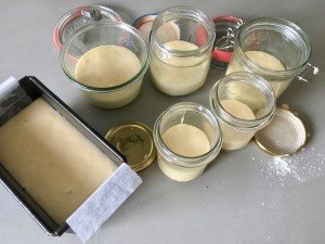 Llenando envases y molde